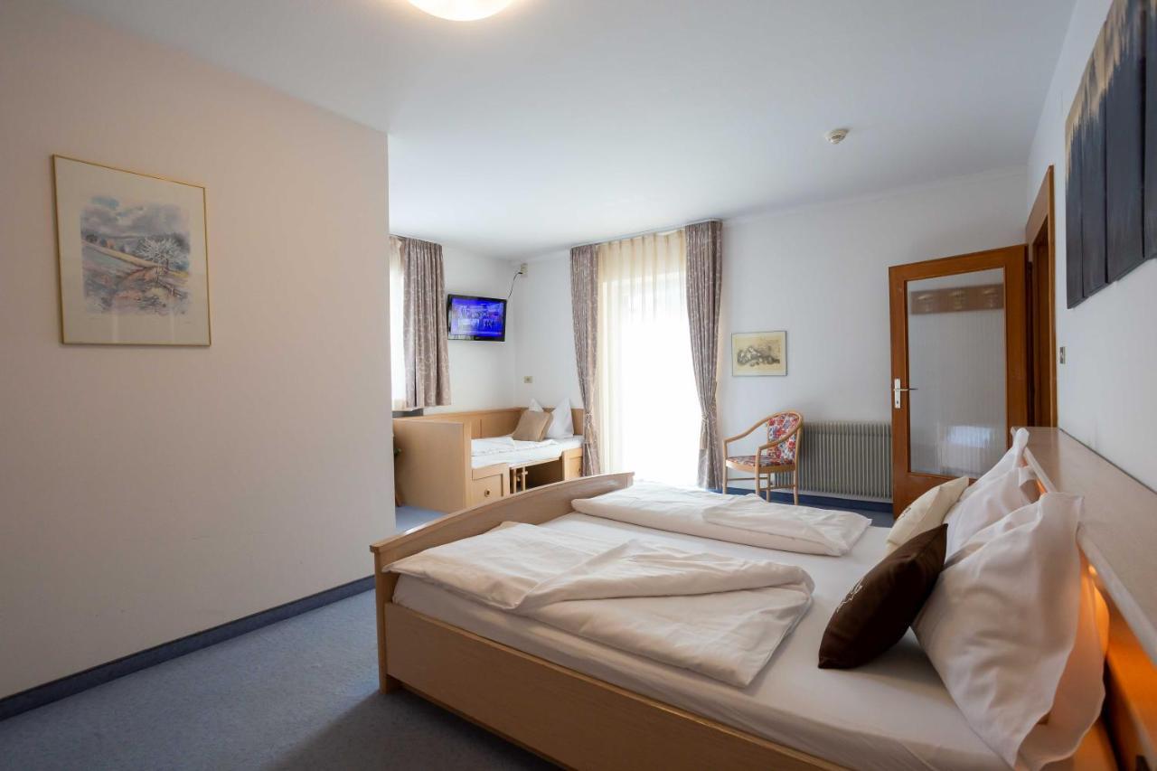 Hotel Martinerhof San Lorenzo di Sebato Eksteriør billede