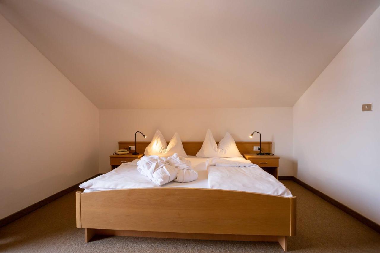 Hotel Martinerhof San Lorenzo di Sebato Eksteriør billede